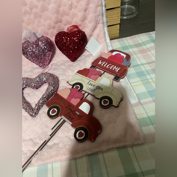 New Assorted Valentines Day Decorations - Picture 2 of 6